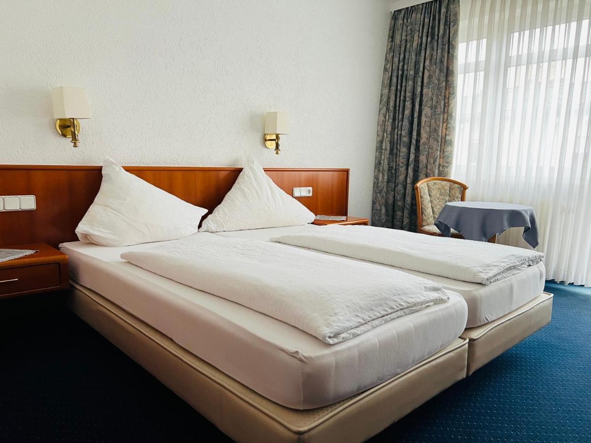 Hotel Weller Kahl Am Main Exteriör bild