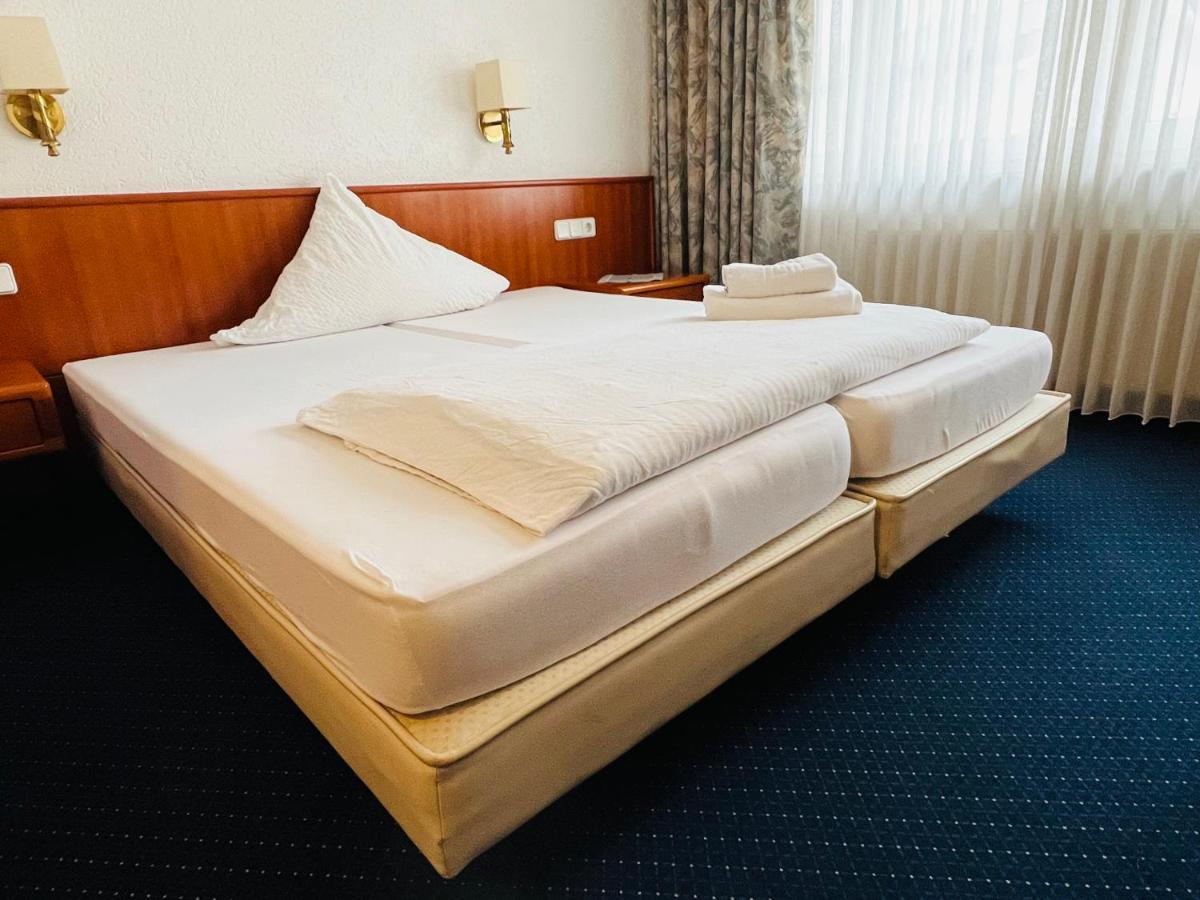 Hotel Weller Kahl Am Main Exteriör bild