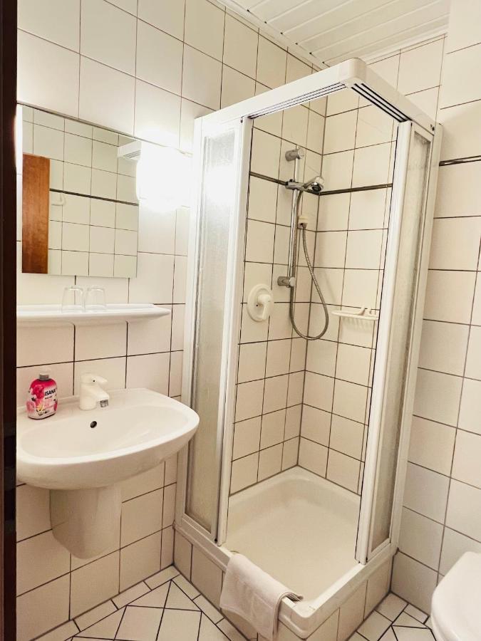 Hotel Weller Kahl Am Main Exteriör bild